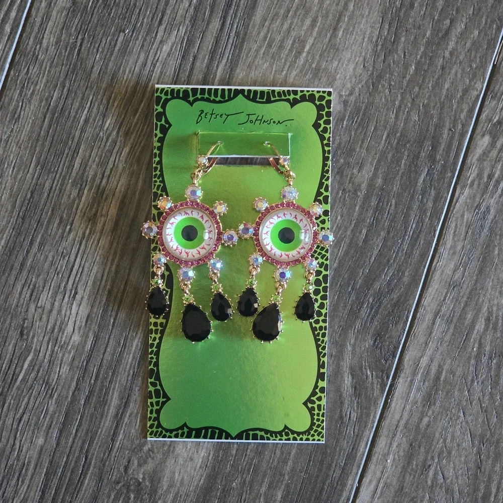 Betsey Johnson Eyeball Chandelier Earrings Gothic Halloween Dangle Spooky Kitsch